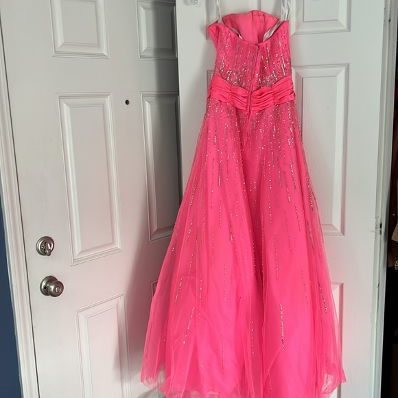 Tiffany design bright Barbie pink formal dress - Picture 7 of 7